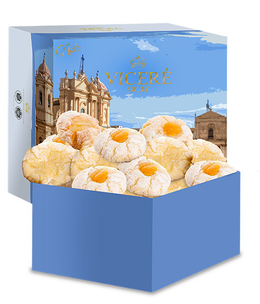 Sicilian citrus almond pastes in the Noto box